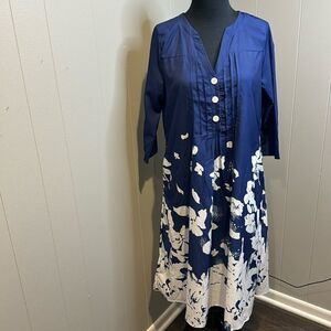hekka blue/white floral print button tuxedo pleat V neck bodice midi. Large.